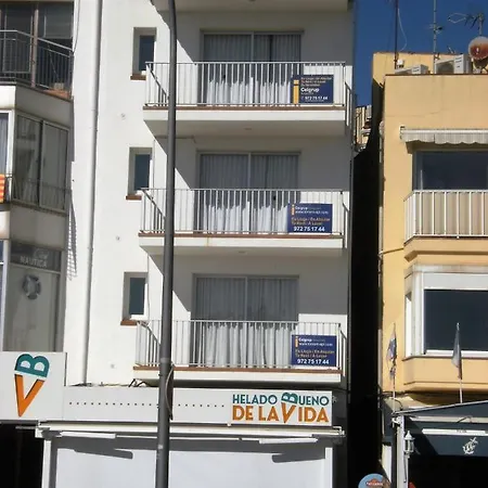 Arts 3 Apartment *